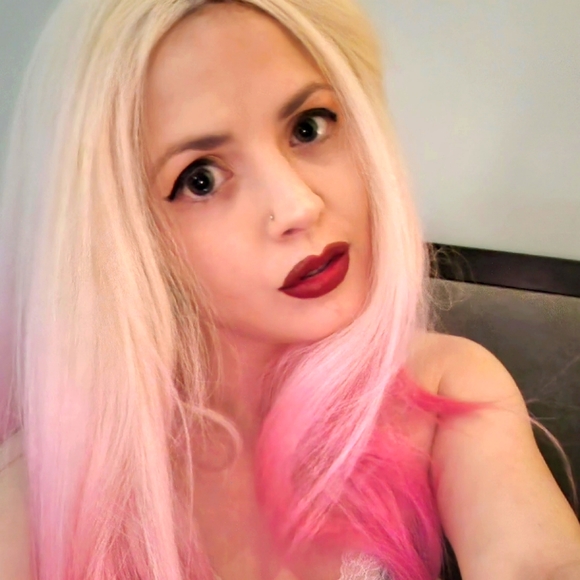 Lovely well made synthetic wig - Picture 4 of 4